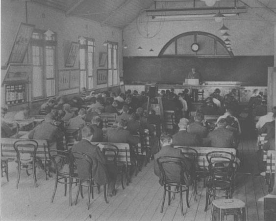 A lecture in progress [Hawkesbury Agricultural College (HAC)]