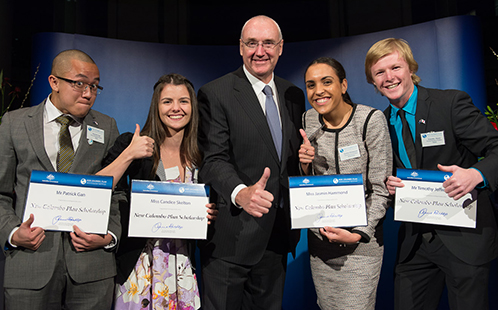 Barney Glover with New Colombo Plan Scholarship students from UWS